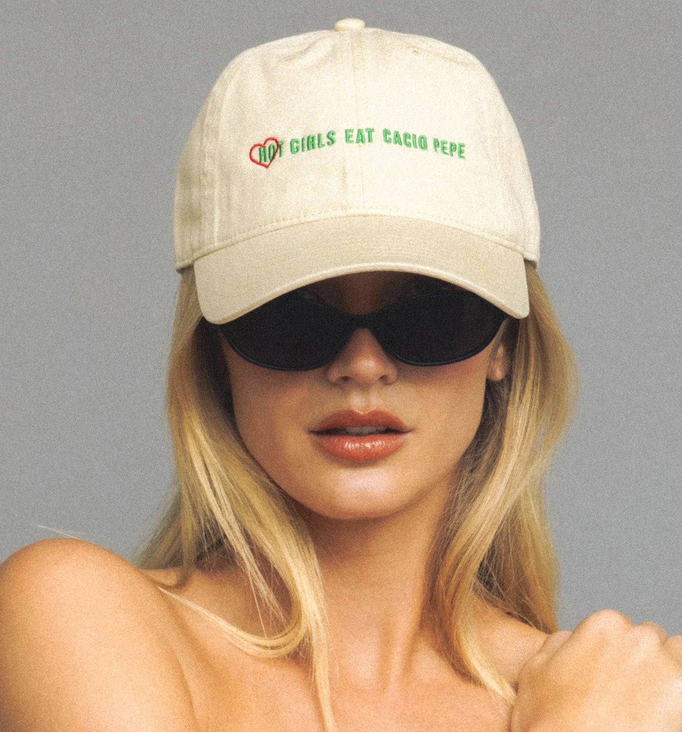 Hot Girls Eat Cacio Pepe Hat Pasta