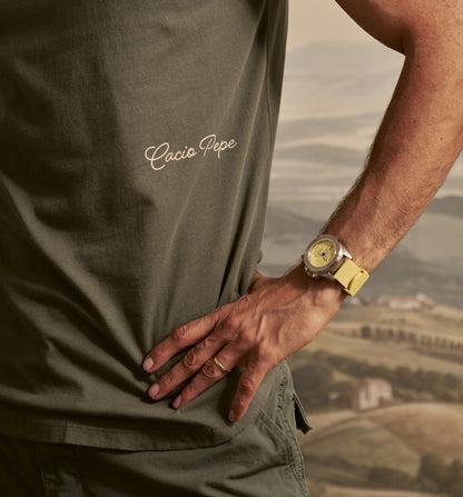 Organic Cotton Monogram Camisa Crew Olivo